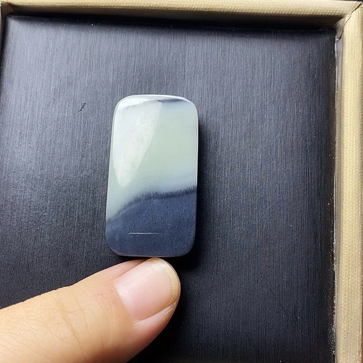 也****和田玉未镶嵌颈饰