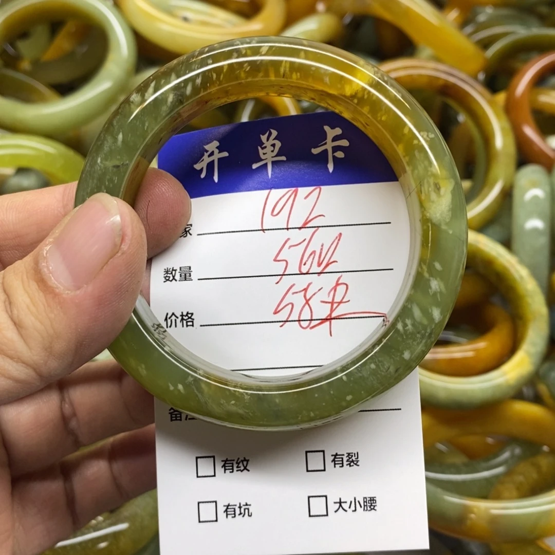 蛇纹石玉未镶嵌手镯