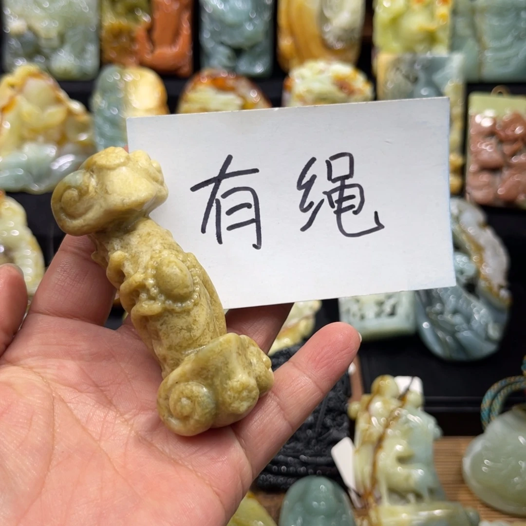 蛇纹石玉未镶嵌颈饰