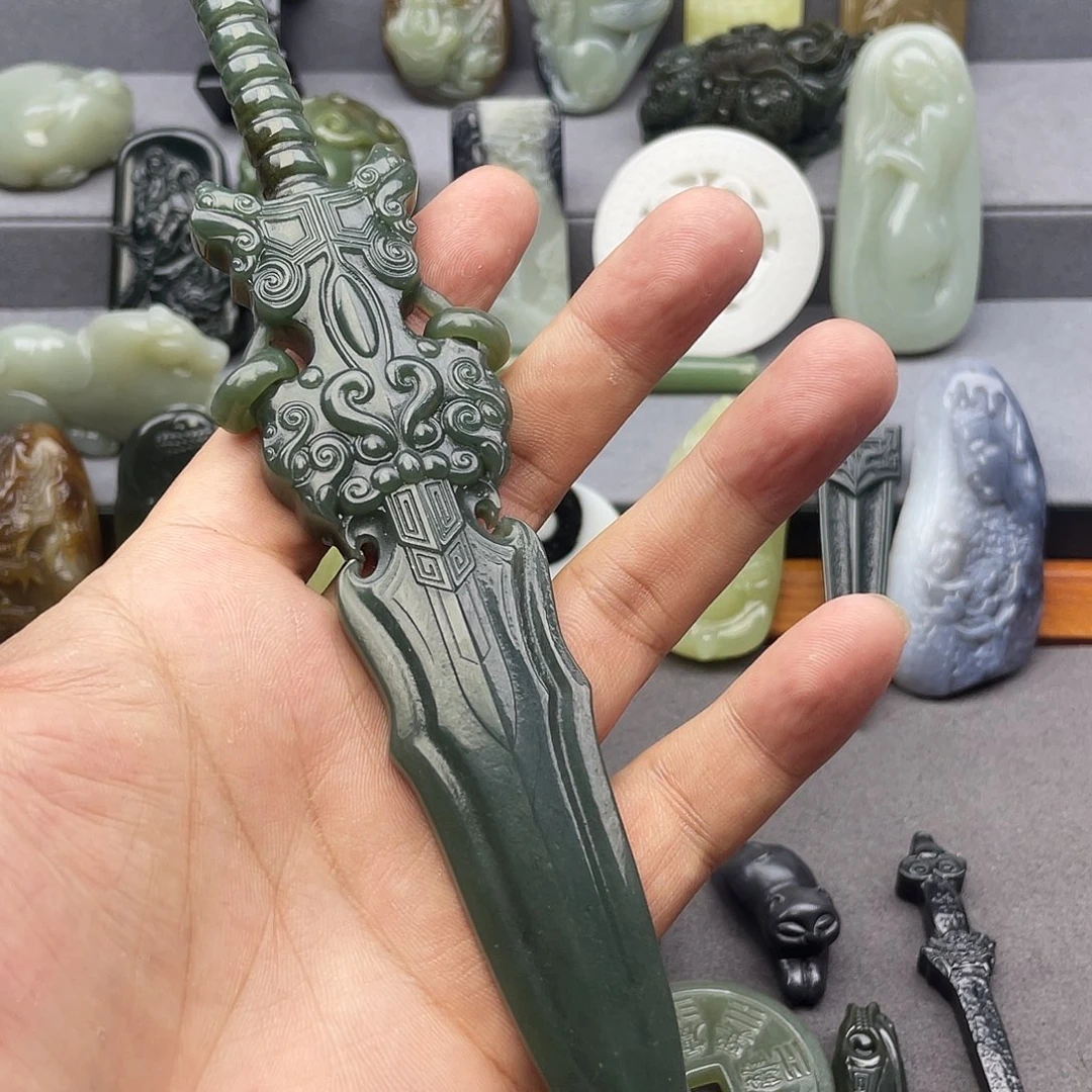 小***堡和田玉未镶嵌颈饰