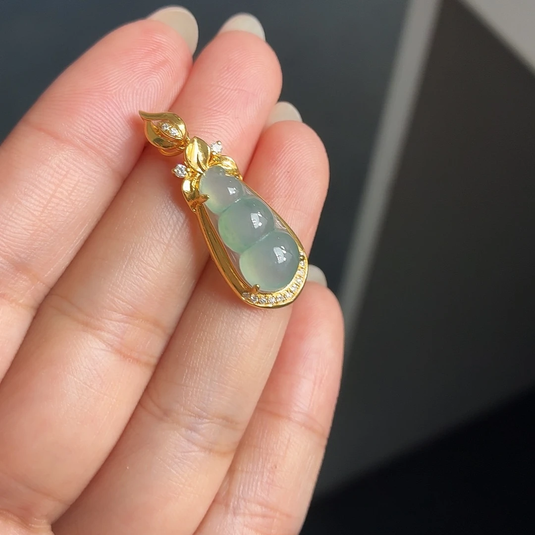 翡翠18K金镶嵌颈饰