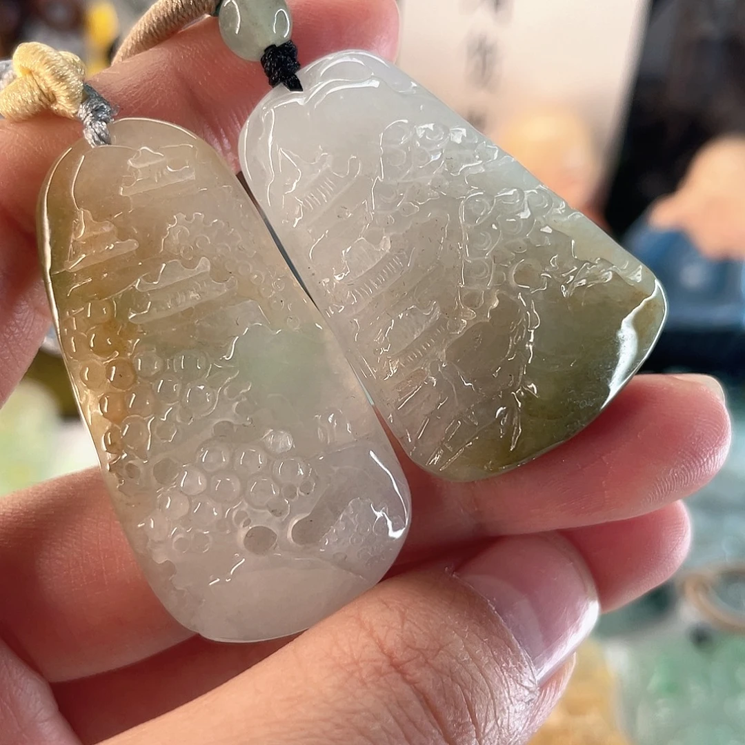 翡翠未镶嵌颈饰山水牌一对