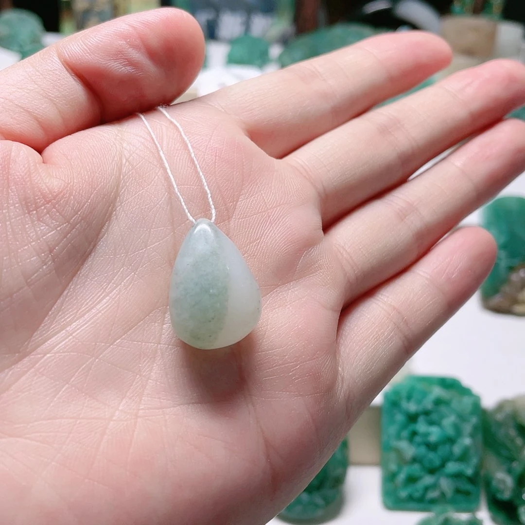 独山玉未镶嵌颈饰