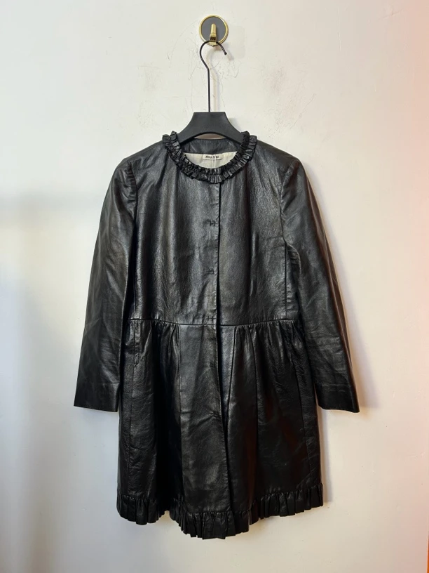 miumiu黑色皮衣95新 微瑕