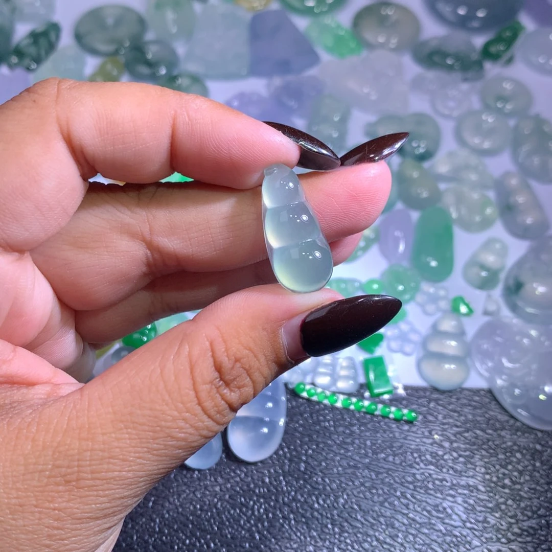 翡翠未镶嵌颈饰七*翡翠