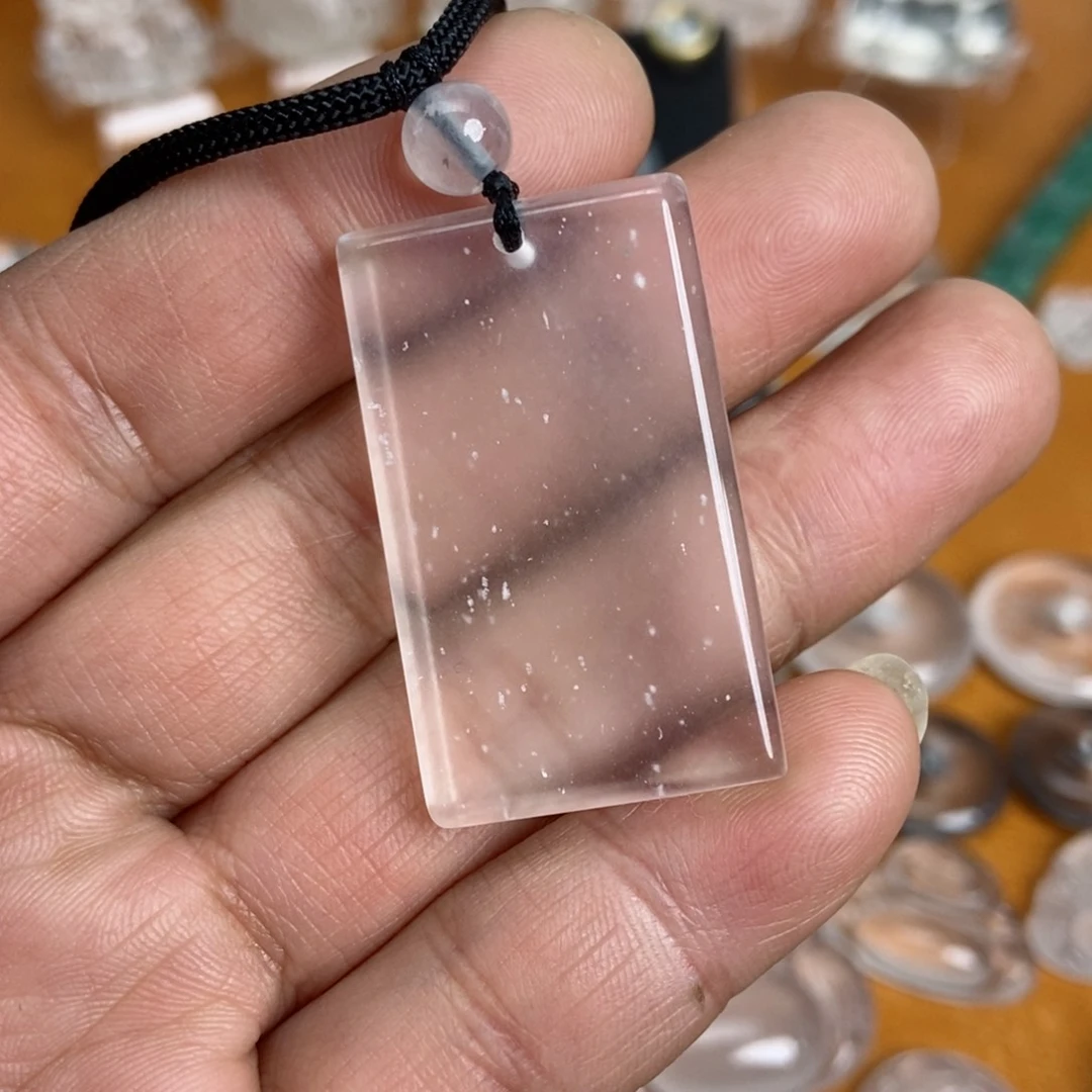 石英质玉吊坠未镶嵌