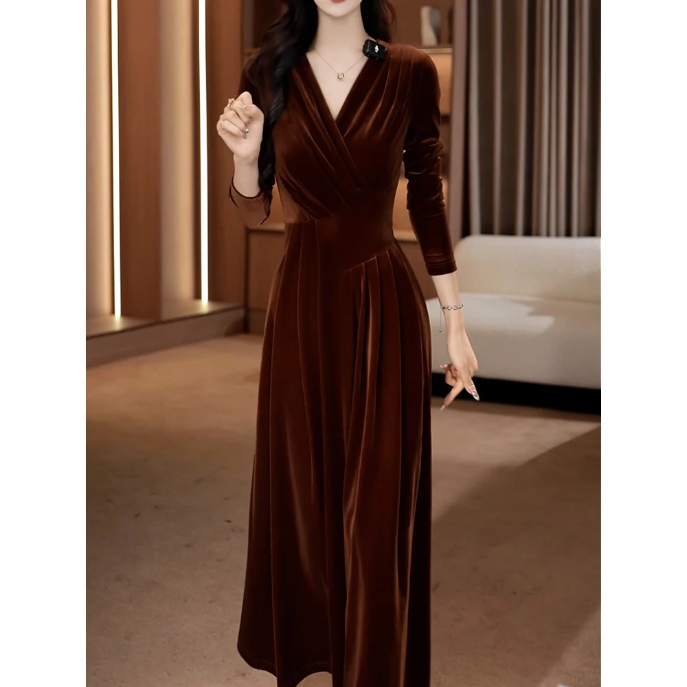 法式轻奢高级感丝绒V领连衣裙2026春季新款气质优雅高腰显瘦A字裙