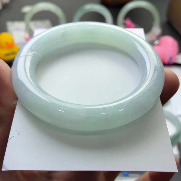 翡翠手镯未镶嵌翡翠手镯