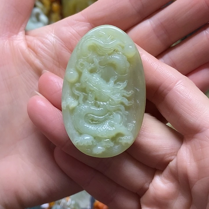 岫玉未镶嵌吊坠(赠链)