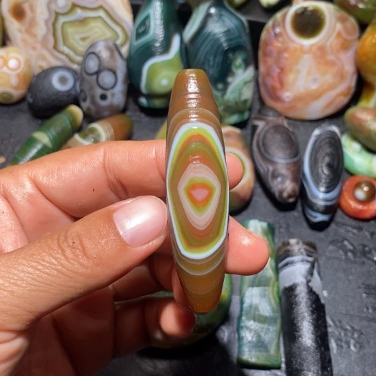 石英质玉未镶嵌珠宝半成品王****！