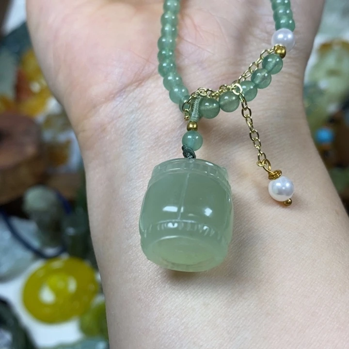 未镶嵌蛇纹石玉吊坠