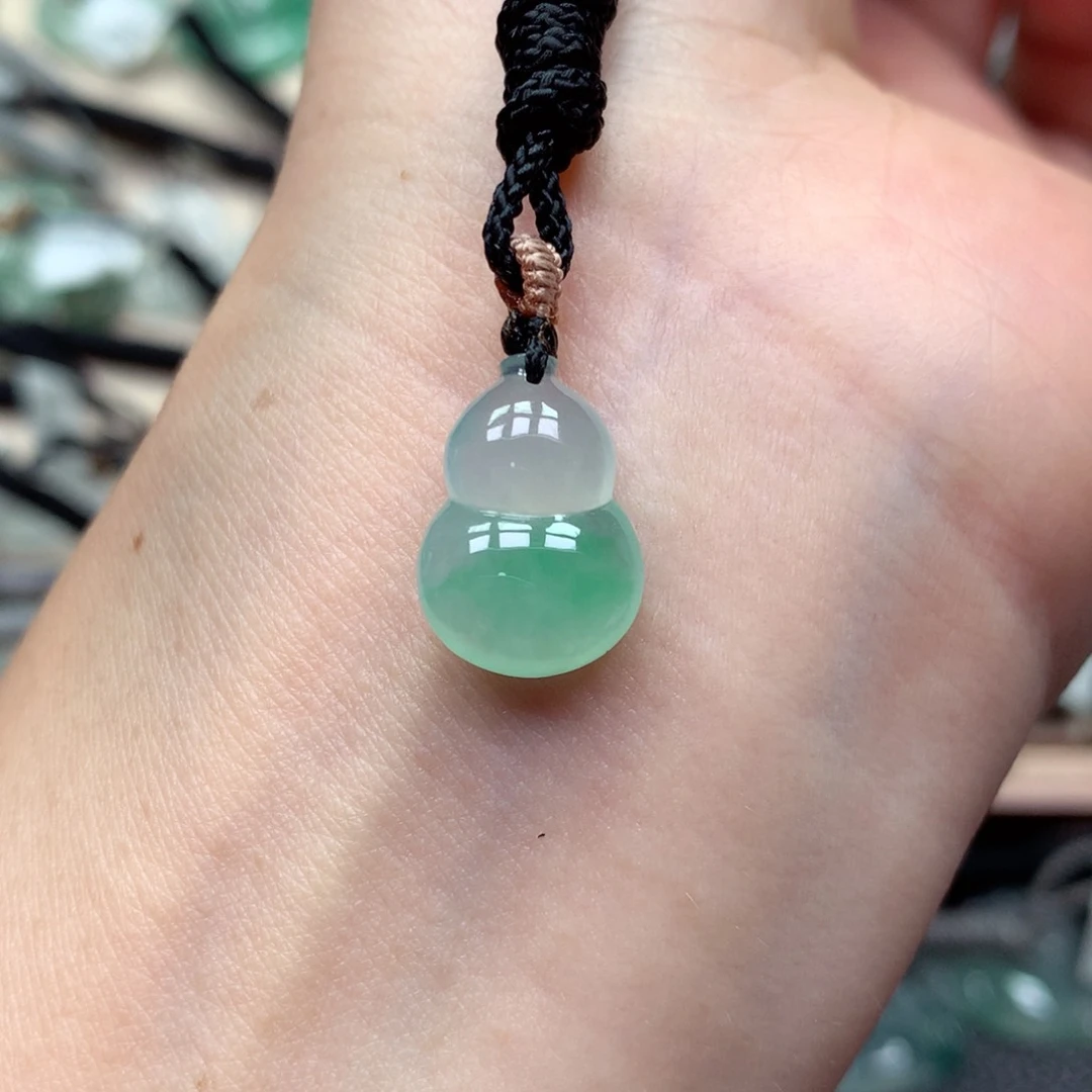 翡翠未镶嵌颈饰葫芦吊坠