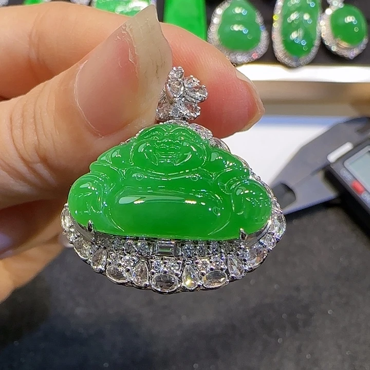 颈饰18K金镶嵌翡翠佛公