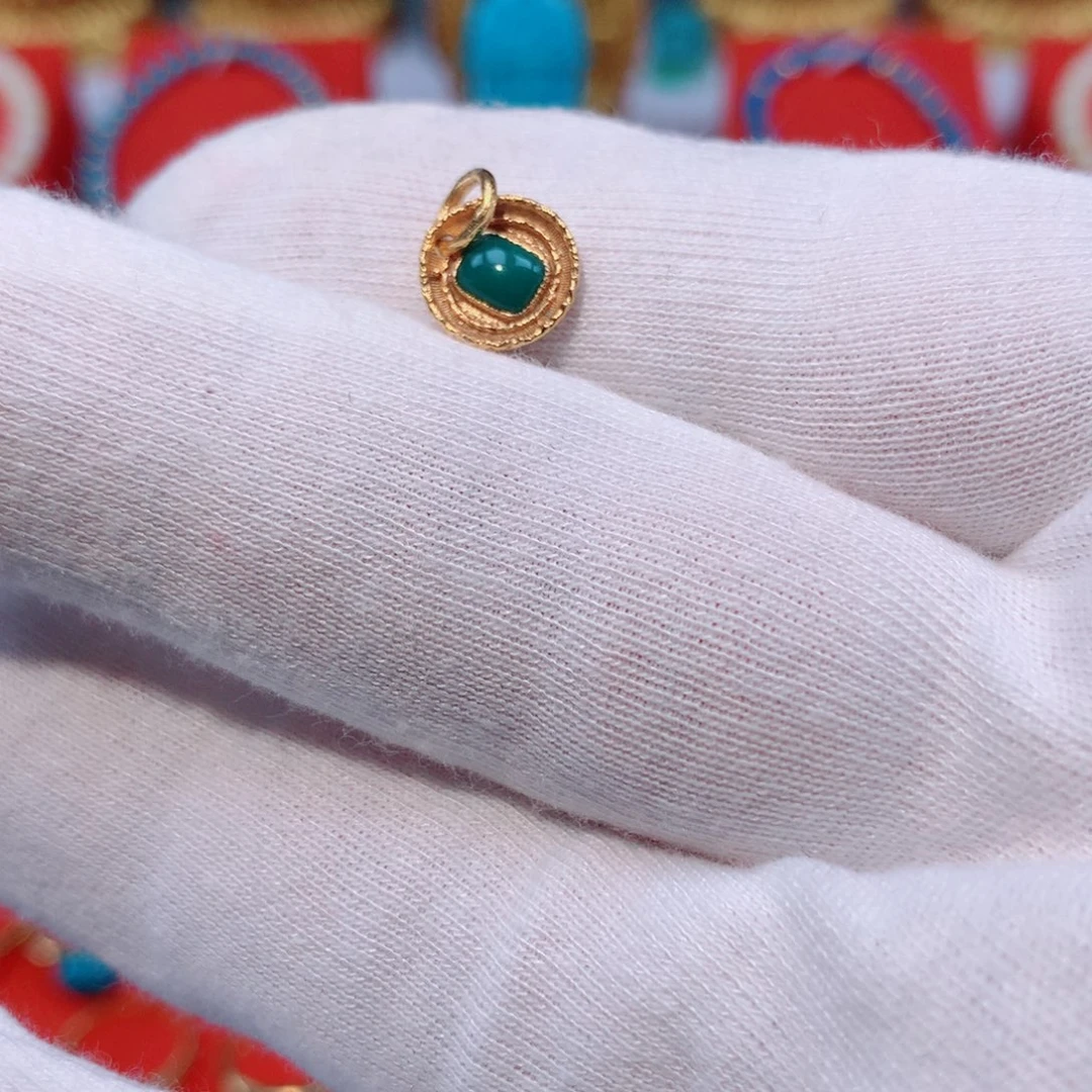 绿松石18K金镶嵌配饰宫**?