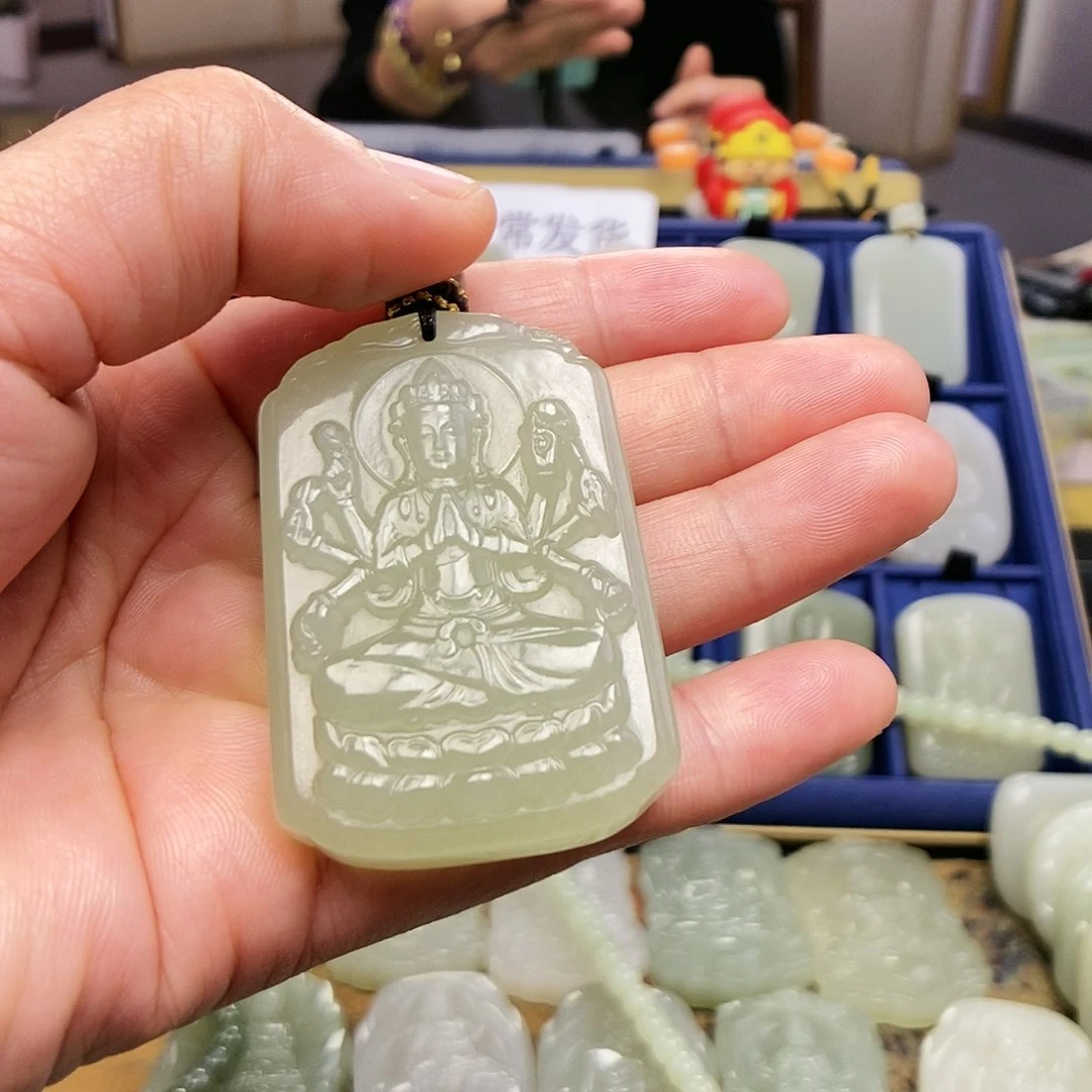 和田玉颈饰未镶嵌守**?