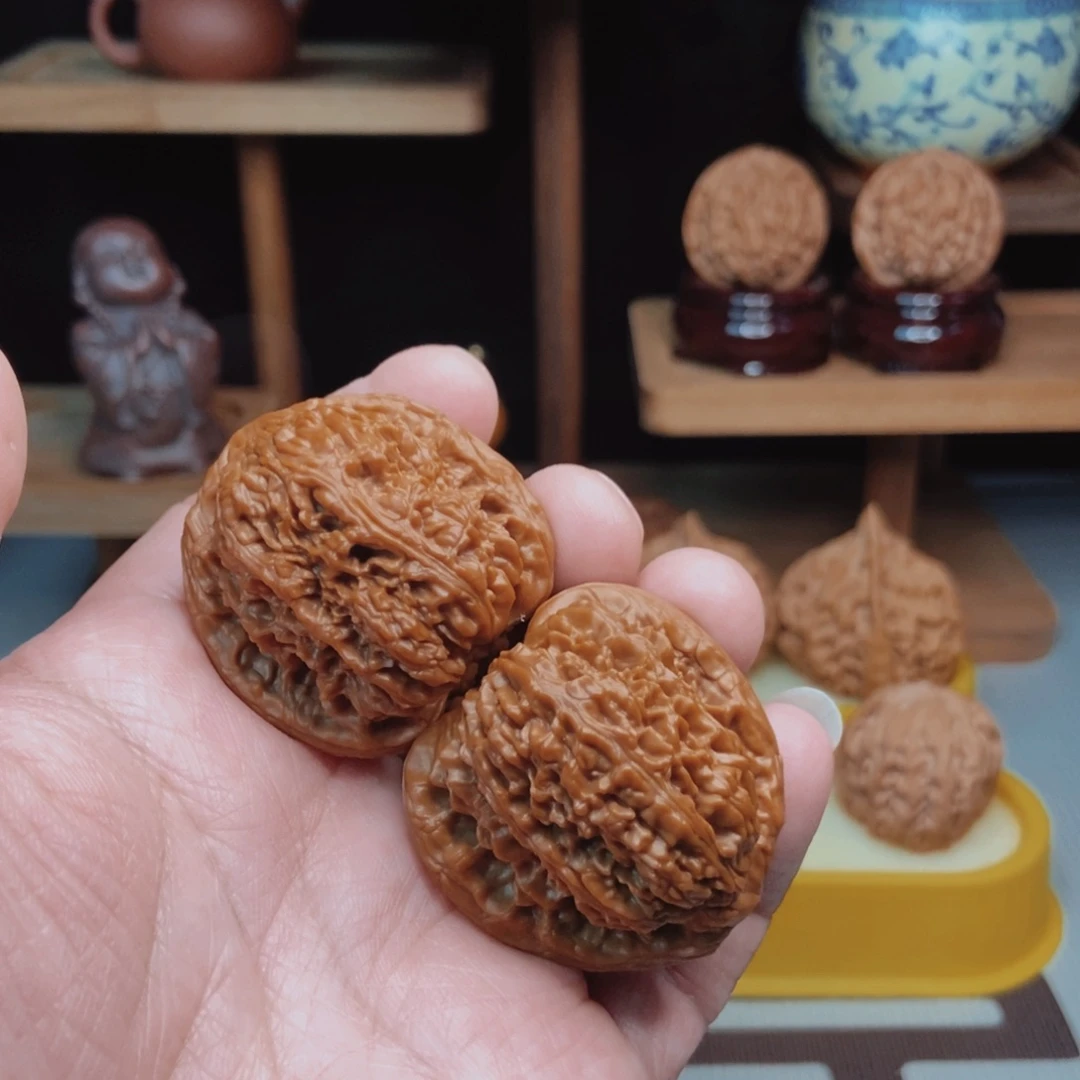 福利南疆石40尺核桃手把件！