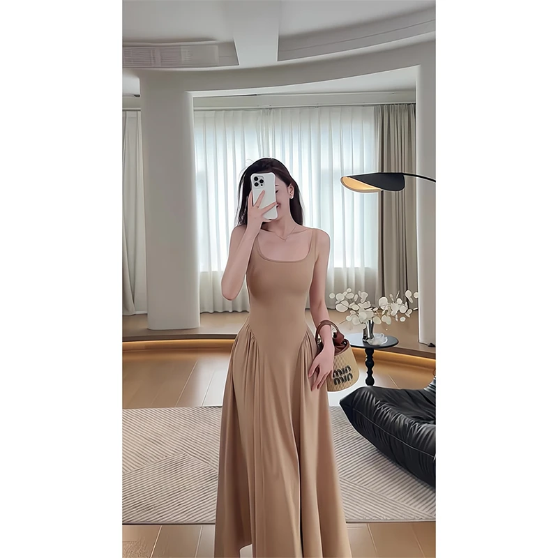 轻熟风卡其色方领吊带连衣裙气质小众收腰修身显瘦无袖a字长裙子