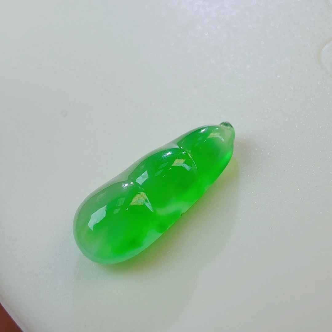 翡翠裸石荧光绿豆