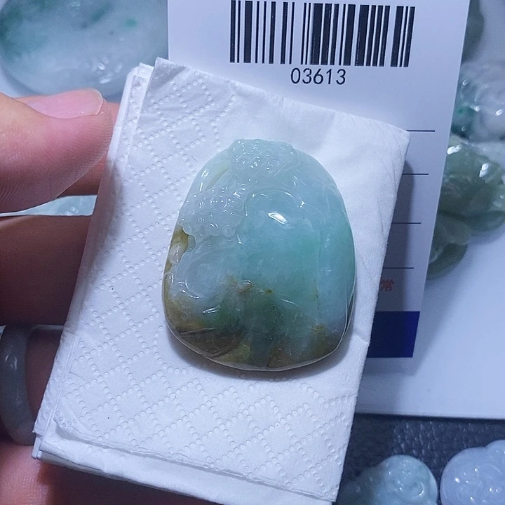 颈饰未镶嵌翡翠天光墟翡翠市场现金代购