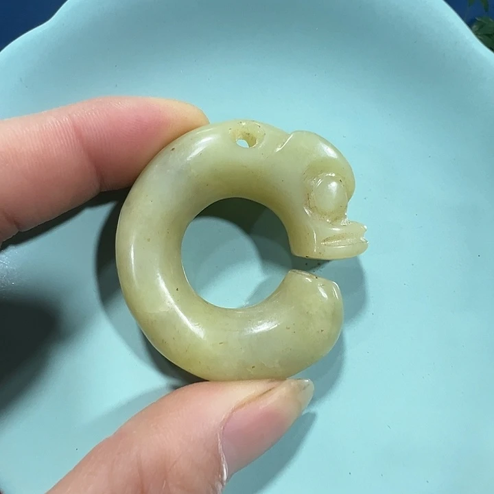 透闪石质玉未镶嵌挂件