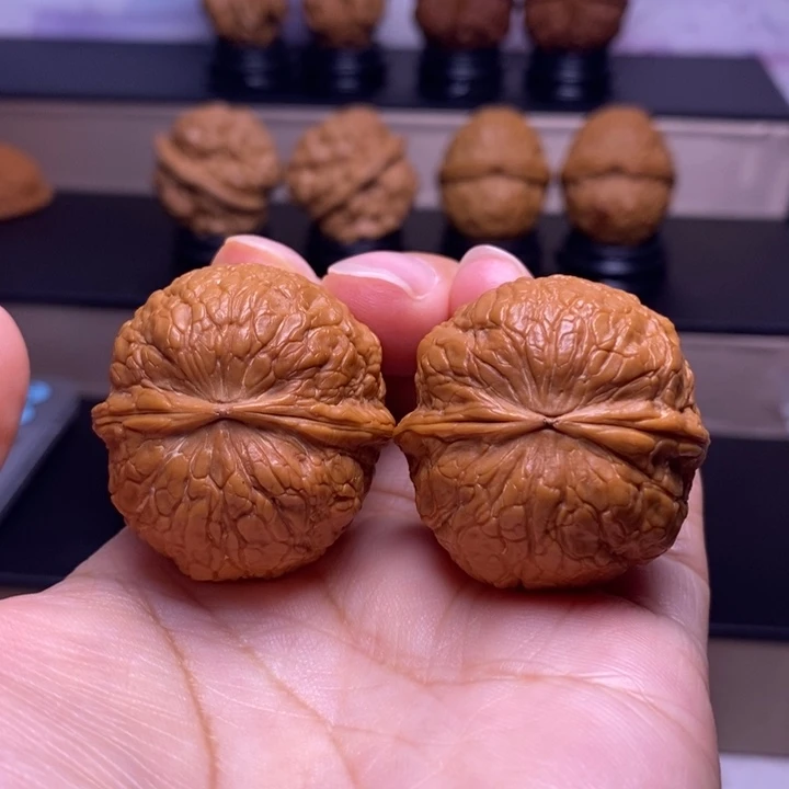 文玩核桃把件金蟒蛇皮球29