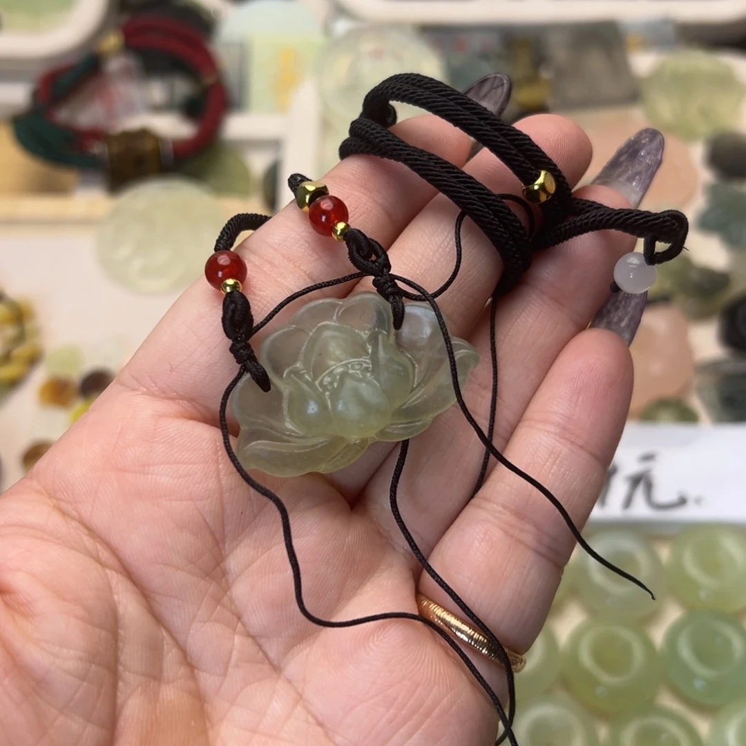 蛇纹石玉颈饰合金