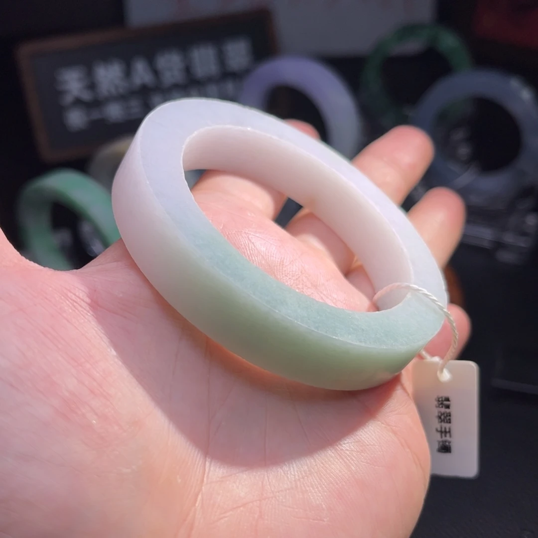 定制翡翠未镶嵌翡翠手镯