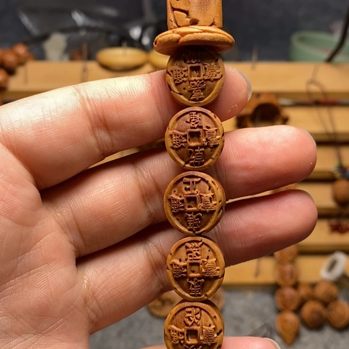 桃核雕刻金钱剑一把