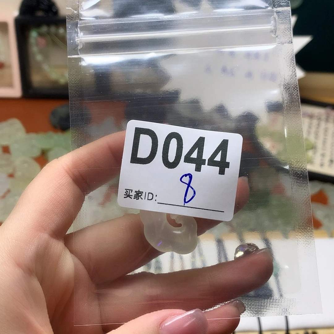 蛇纹石玉颈饰合金哦**哟