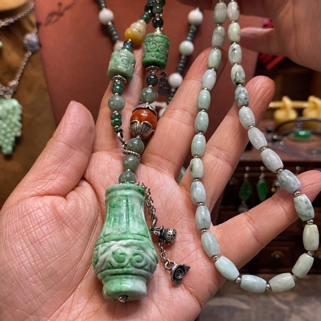 翡翠吊坠(赠链)未镶嵌