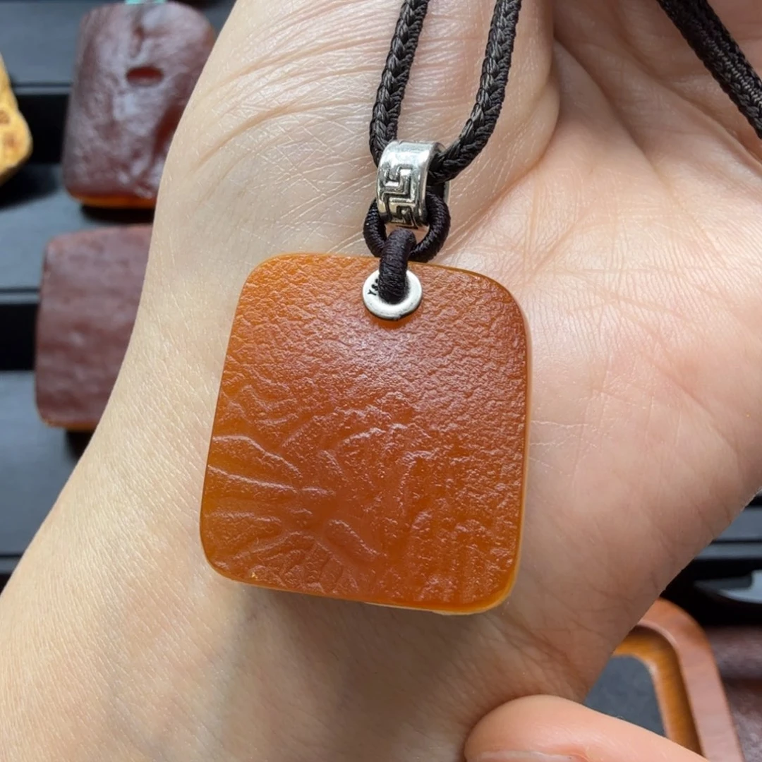 琥珀吊坠(赠链)未镶嵌