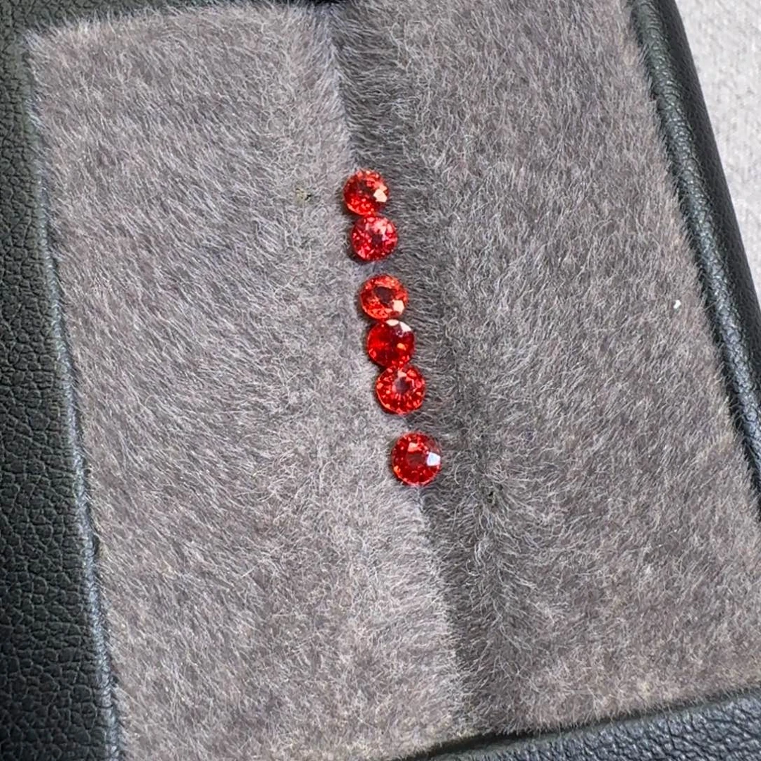 彩色蓝宝石裸石87分一粒