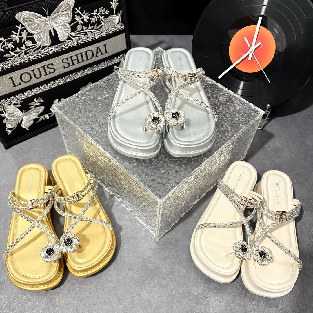 2025夏季新款休闲风凉鞋夏季夹趾一字拖沙滩鞋水钻夹脚防水台法式