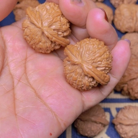 【闪购商品】文玩核桃吊坠洋球白34