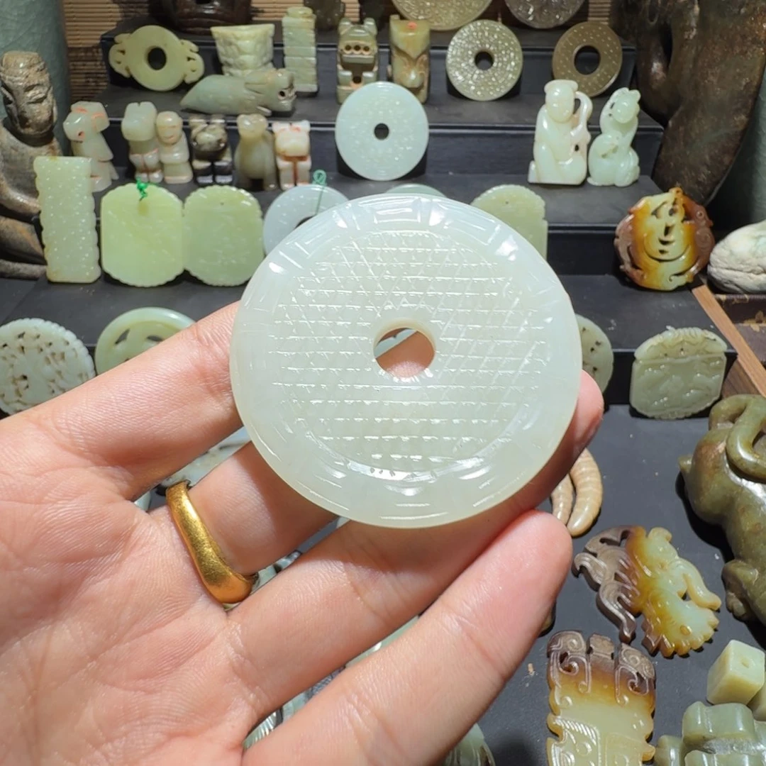 未镶嵌和田玉（糖玉）挂件无*剑