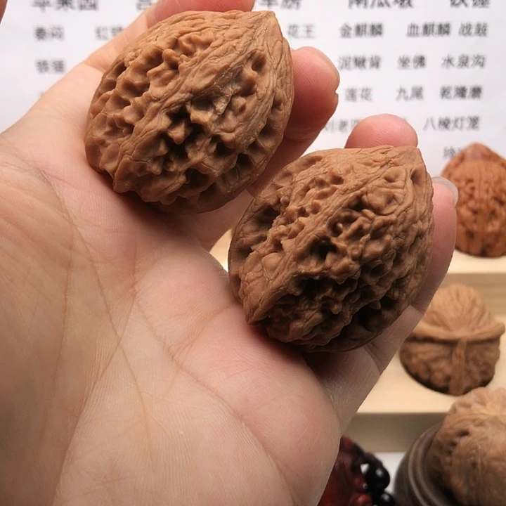 把件文玩核桃大沽石，边35，尖有瑕疵