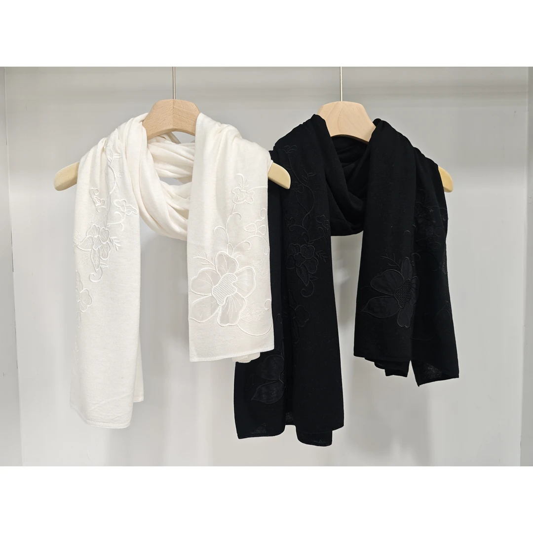 寻知·朱总原创设计XZ26189墨间雪提花水溶羊毛围巾