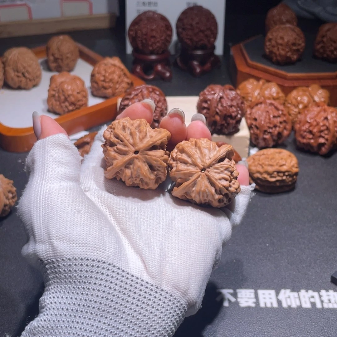 文玩核桃吊坠38.38野狼6329