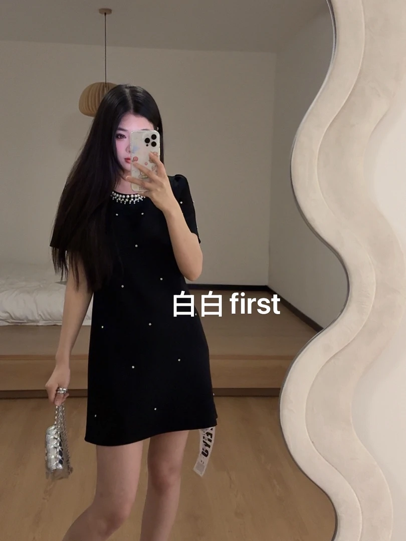 《白白first》夏季法式赫本风黑色高级感气质镶钻钉珠收腰A字裙