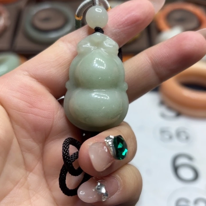 石英岩玉合金颈饰