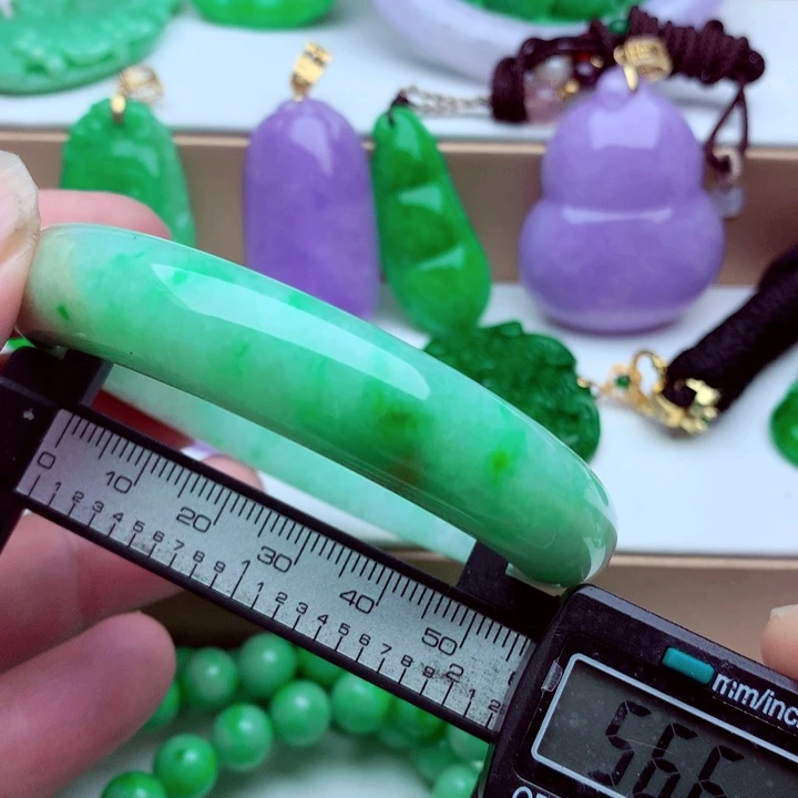 翡翠未镶嵌手镯…．．