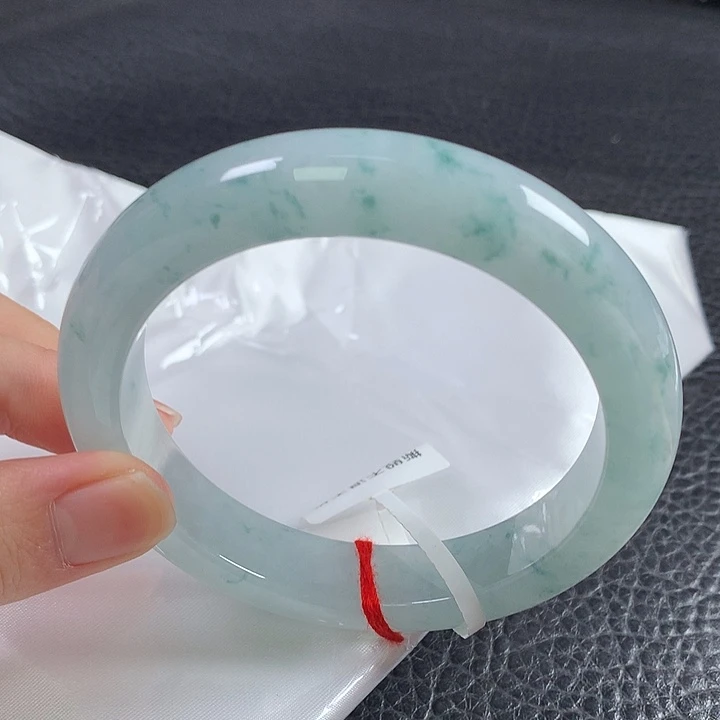 翡翠未镶嵌手镯