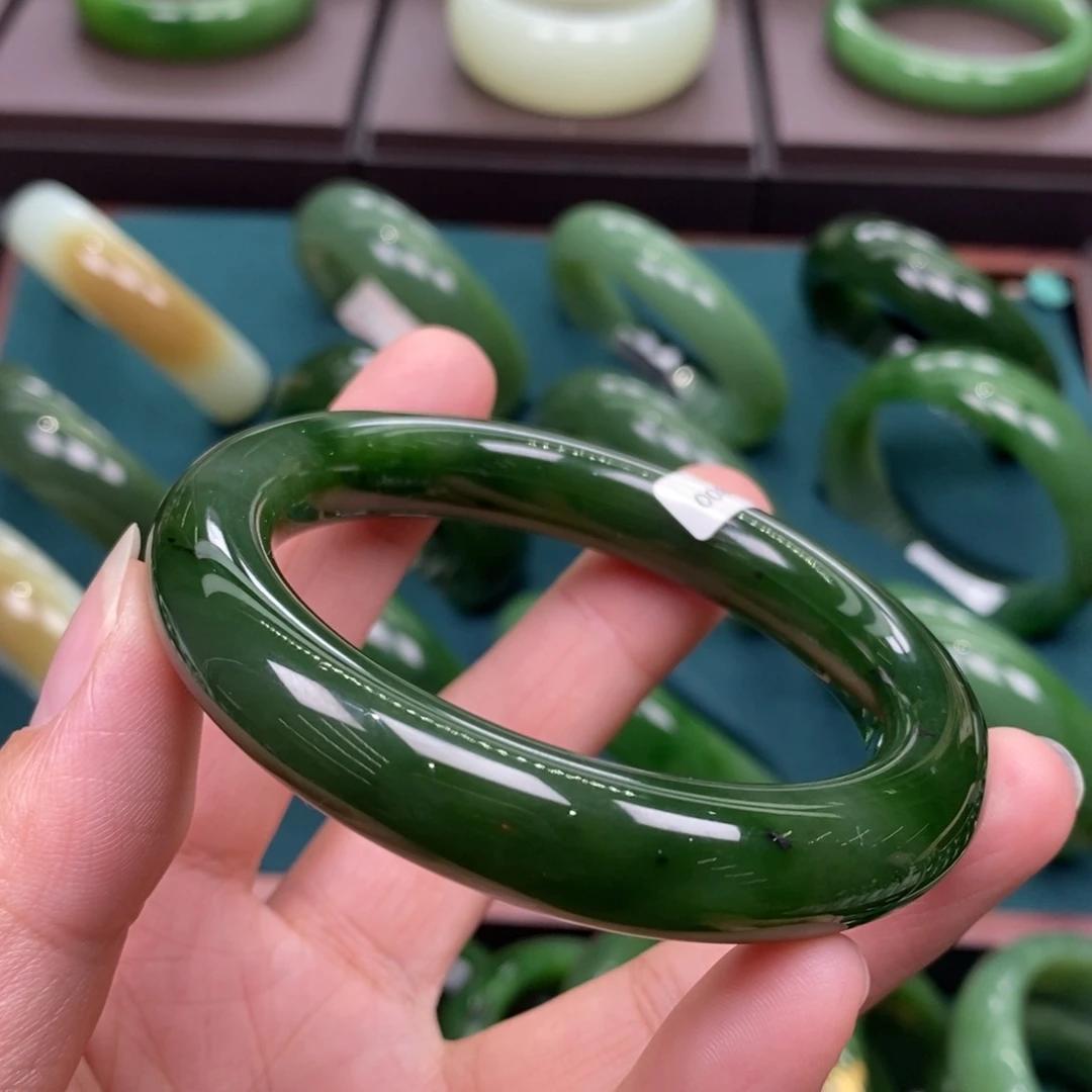 和田玉（碧玉）未镶嵌手镯