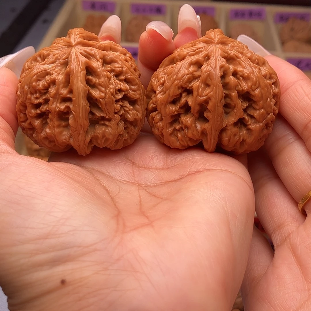 文玩核桃吊坠大粗筋鹰嘴45