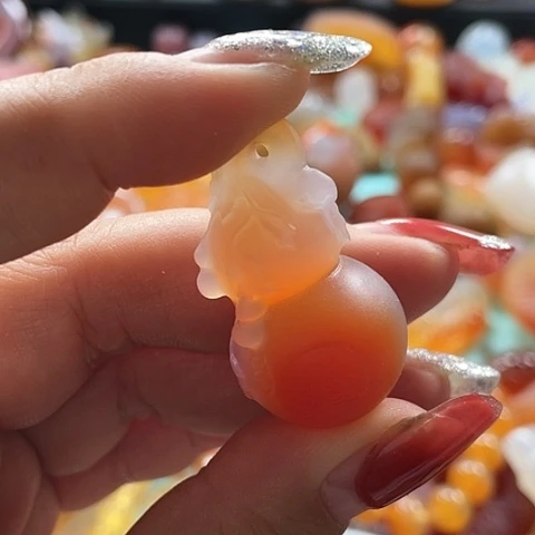 未镶嵌颈饰玛瑙/玉髓媛*