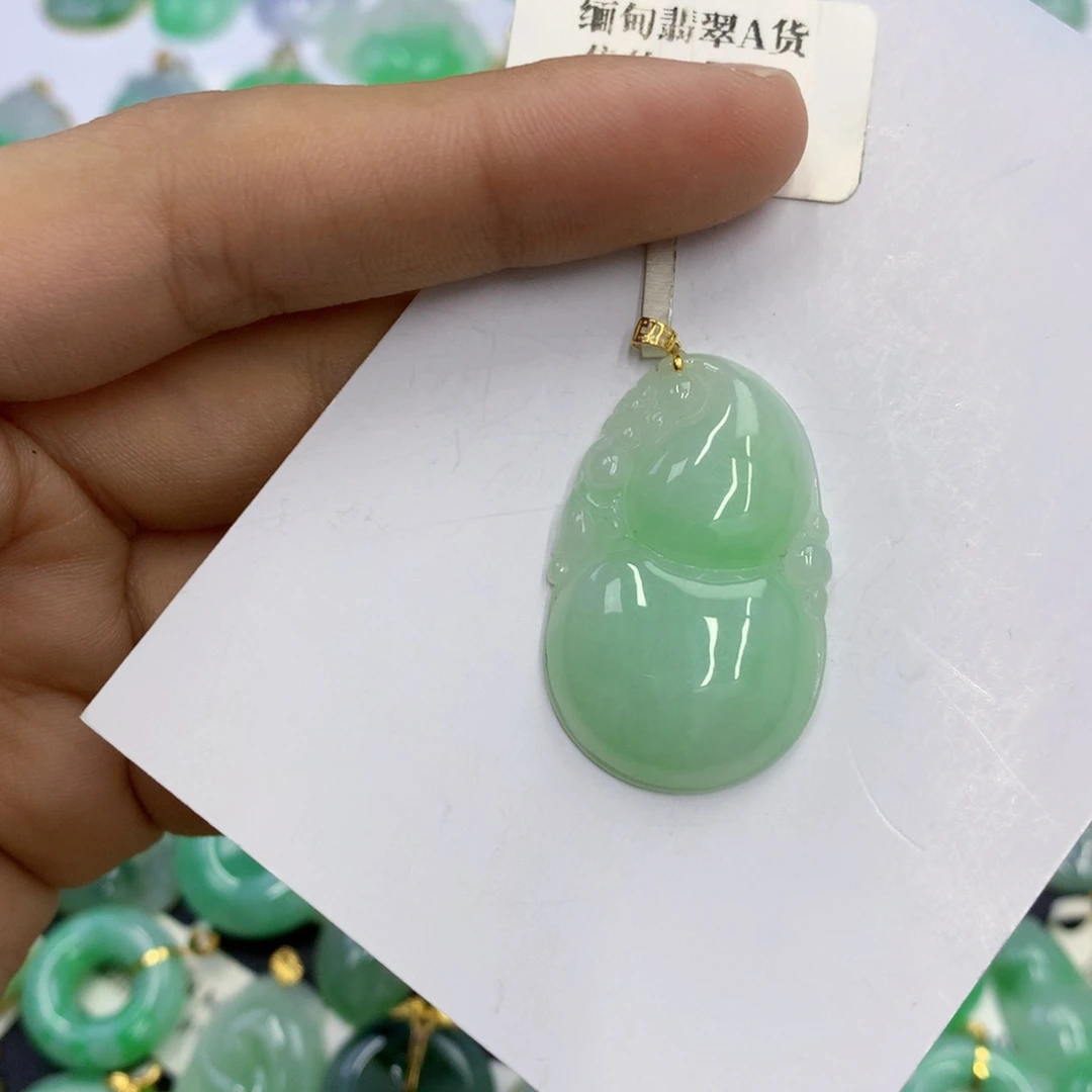 翡翠18K金镶嵌颈饰翡翠