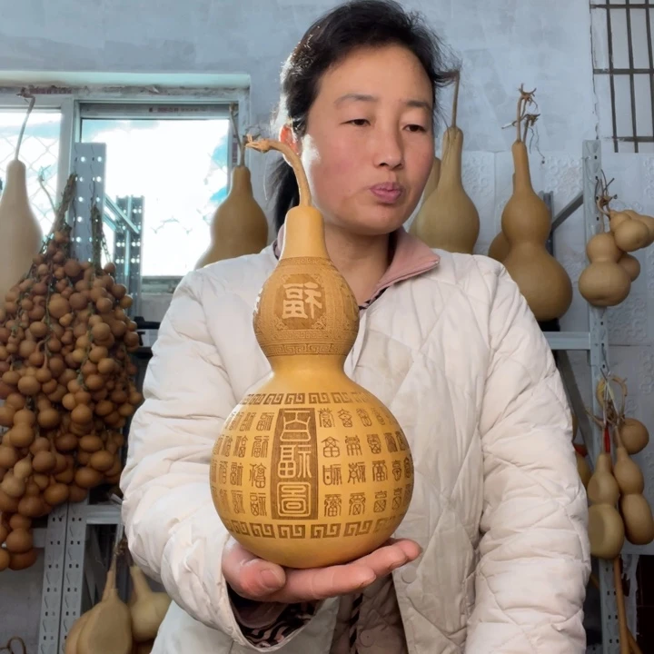 靖***哥天然植物葫芦文玩