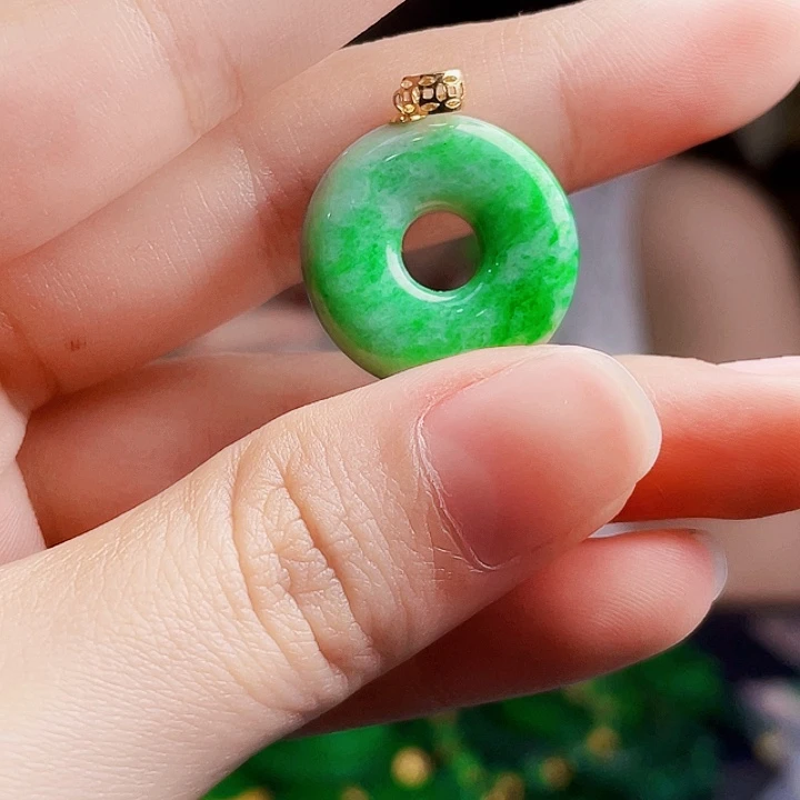 翡翠18K金镶嵌颈饰多样性