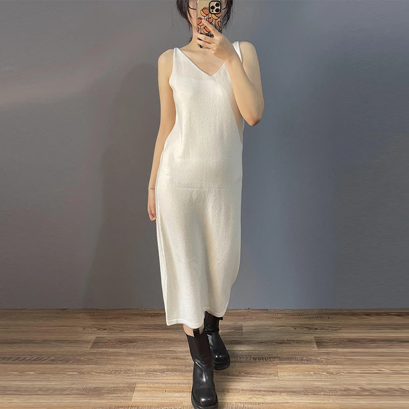 Ｖ领中长款羊绒吊带连衣裙针织舒适时尚百搭打底无袖秋冬保暖外穿