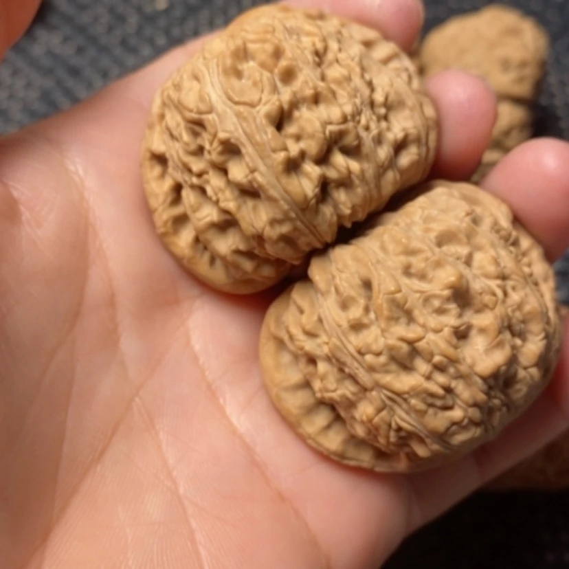 【闪购商品】文玩核桃吊坠姜*白狮子